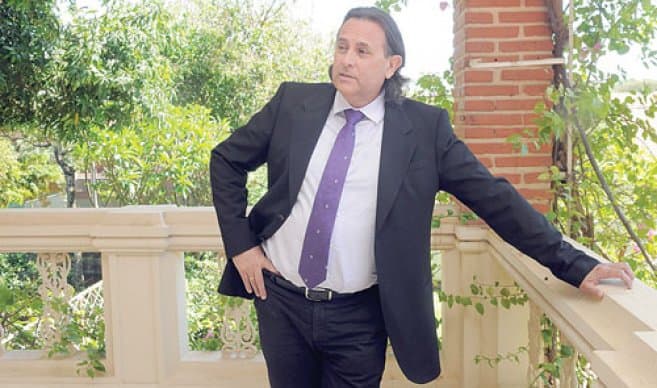 Ministro de salud defiende a asesores de Cartes