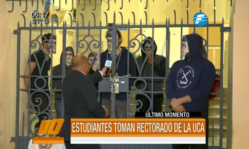 Rectorado de la UCA es tomado por estudiantes