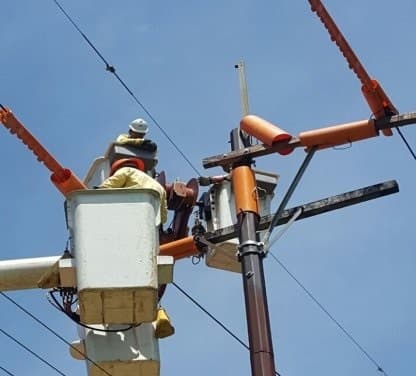 Ráfagas de viento fuerte causan cortes de energía eléctrica