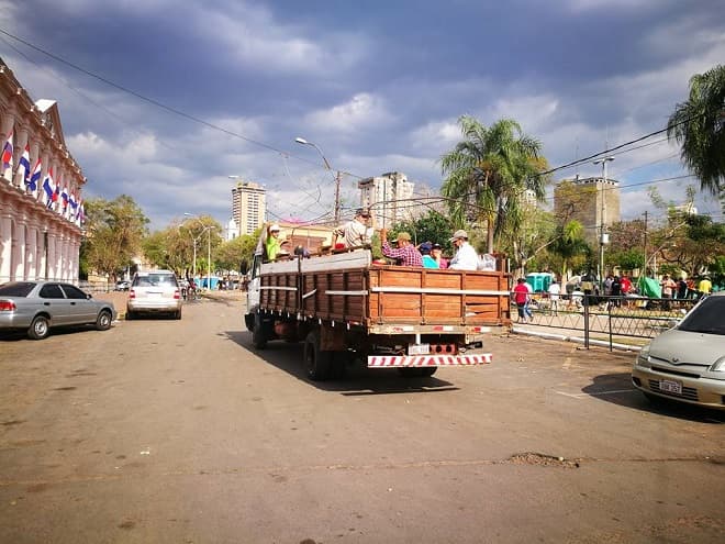 Labriegos abandonan Asunción
