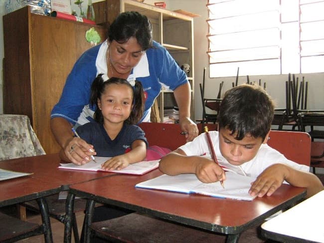 “Es indispensable mejorar la formación docente”
