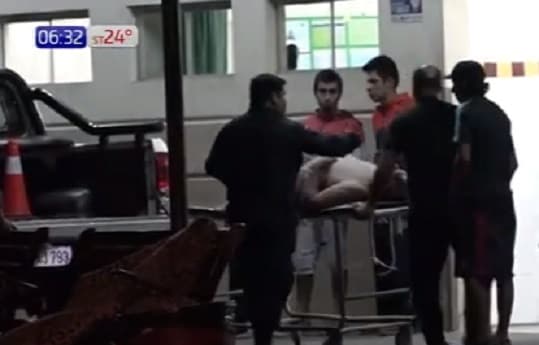 Apuñalan a hombre frente a su casa