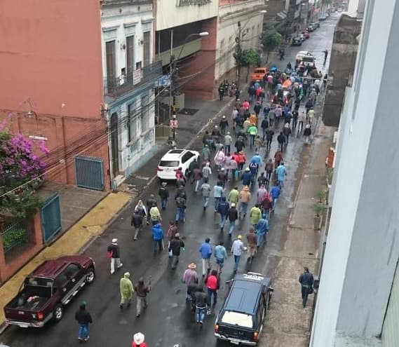 Se complica salida del centro por marcha