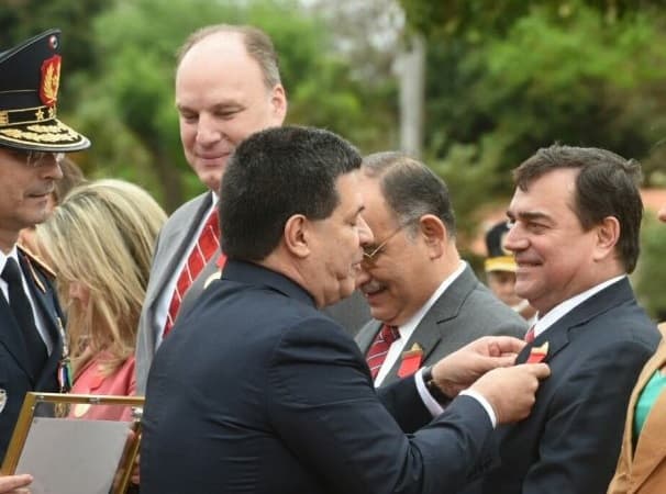 Disidentes critican condecoración de Canillas