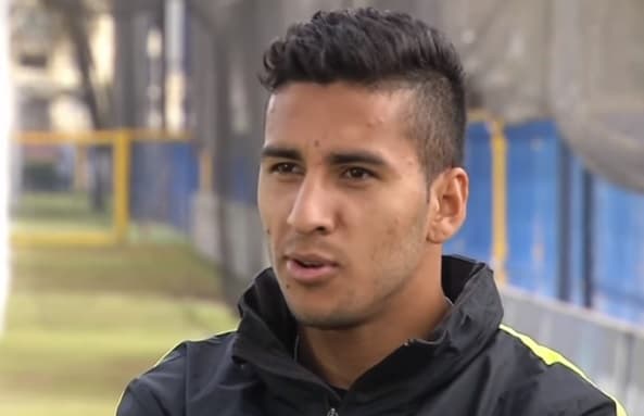 Cecilio juntaba monedas tapando baches para ir a prácticas