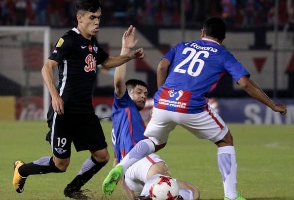 Libertad salva un empate ante Cerro