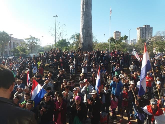 Labriegos advierten que tomarán entes del Estado