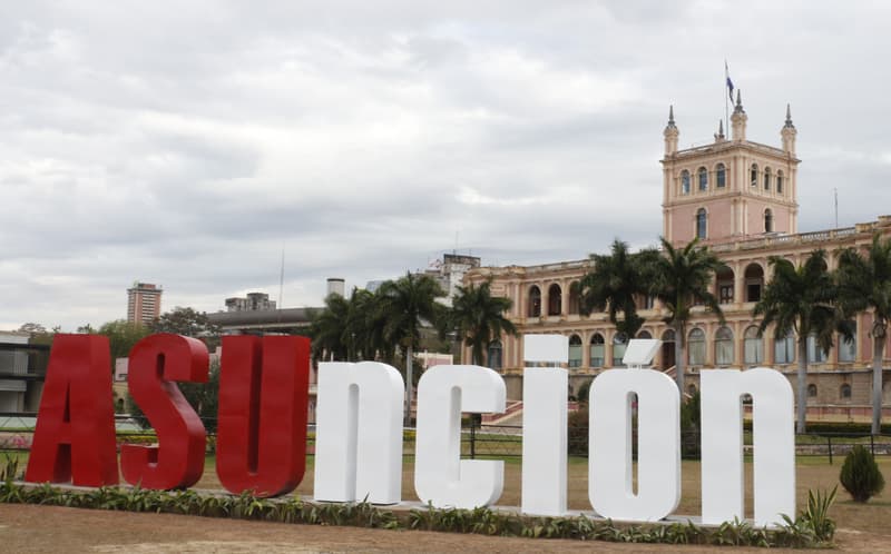 Domingo frío y con lluvias