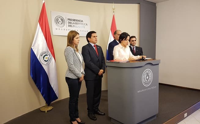 Gobierno ofrece seguro y refinanciación