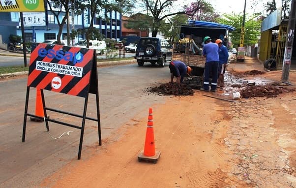 Sin agua por horas debido a caños rotos