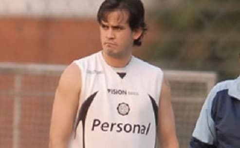 Gavilán saca pecho al no ser invitado