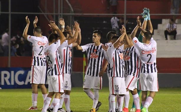 Libertad se instala en octavos