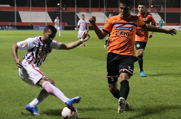 General vence a Libertad y sigue en la punta