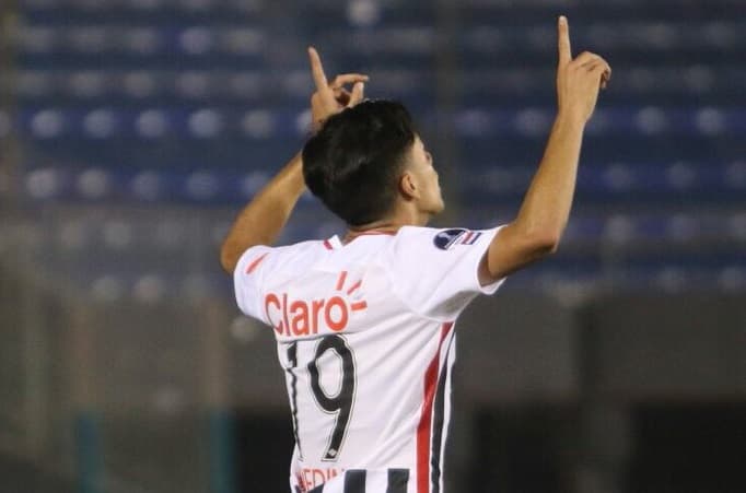 Libertad vence en su serie por la mínima