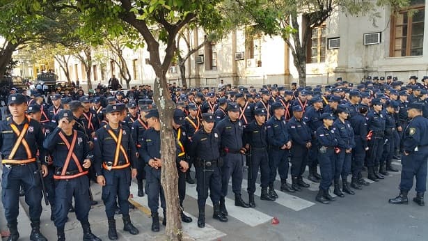 Policía impide marcha de campesinos