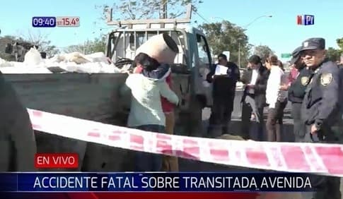 Camión pierde el control y mata a motociclista