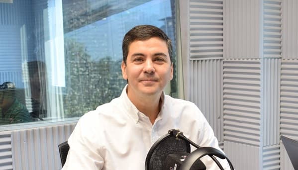 Santi asegura que está arriba y dispara contra medios