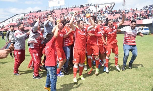 3 de Febrero se corona campeón de la Intermedia