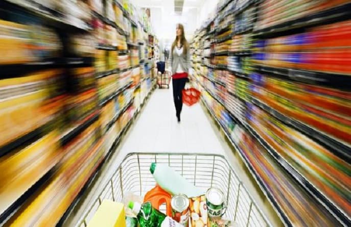 Especialista analiza los inconvenientes del consumismo