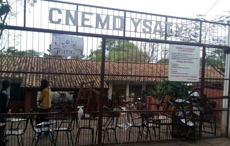 Estudiantes toman colegio Ysaty