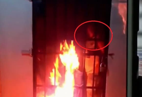 Revelan video de la muerte de mujer en un calabozo en llamas