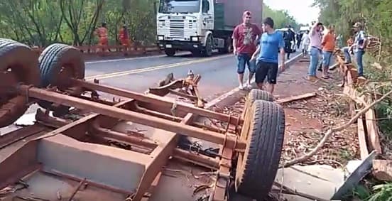 Niño y dos caballos perecen en accidente