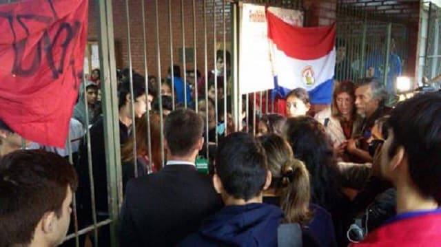 Imputan a estudiantes tras toma de colegios