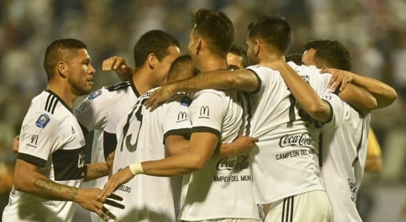 Olimpia vence y está en la punta