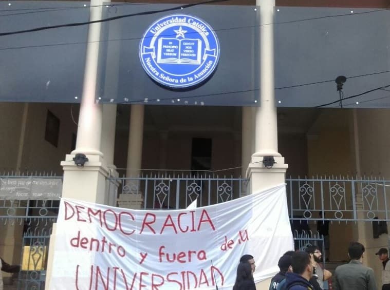 Tensión en la Universidad Católica