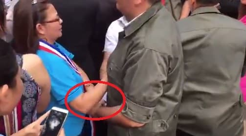 Así rompieron carteles de reclamos a Cartes