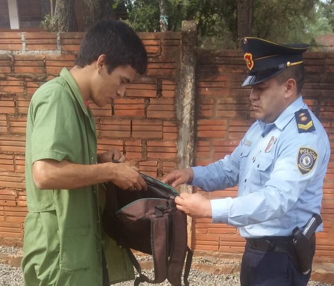 Expulsan a estudiante por pedir almuerzo escolar a Cartes