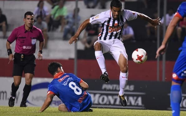 Libertad golea en casa