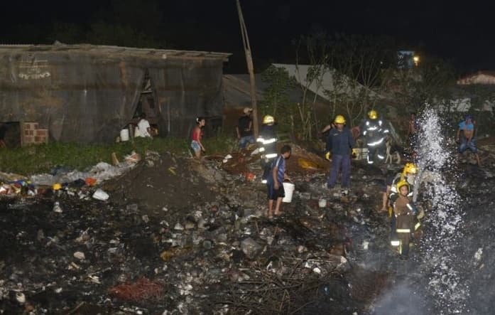 Predio de reciclaje arde en Lambaré