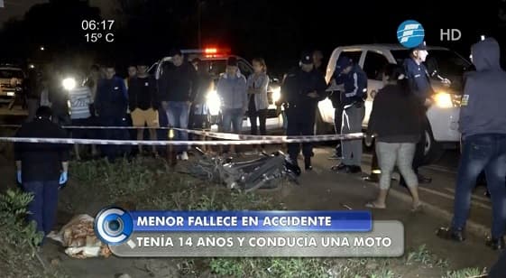 Adolescente motociclista choca y muere