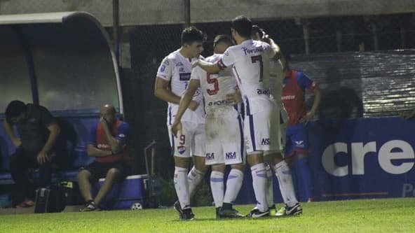 Nacional vence de visita a Independiente