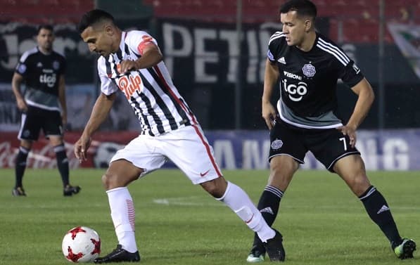 En partido con polémica, Libertad vence a Olimpia