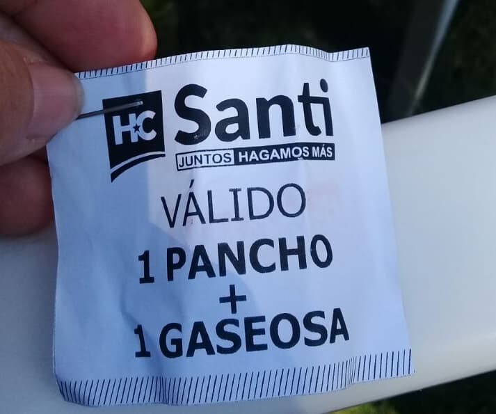 Pancho y gaseosa en acto de Santi