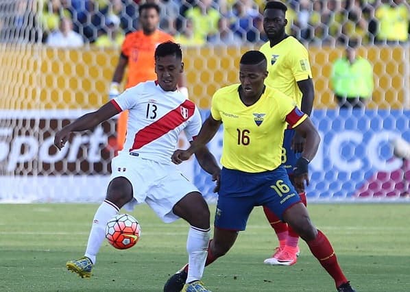 Perú se mete en la pelea al vencer a domicilio a Ecuador