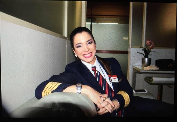 Primera mujer piloto, no soportó discriminación y renunció