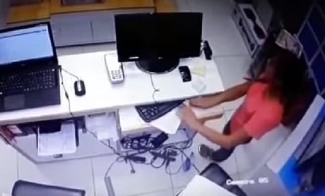 Detienen a una joven por robo en shopping