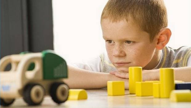 Festejan en WhatsApp el cambio de clase de niño con Asperger