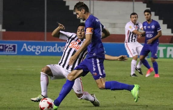 Sol resurge y golea a un deslucido Libertad