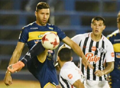 Con doblete de “Tacuara”, Libertad salva un empate