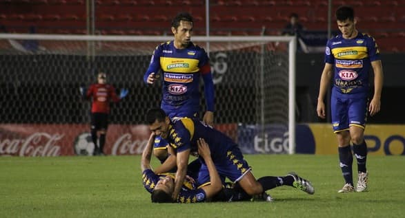 Trinidense golea a Nacional y despega del fondo