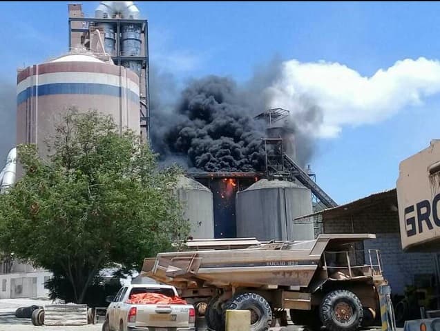 Controlan incendio en fábrica de INC
