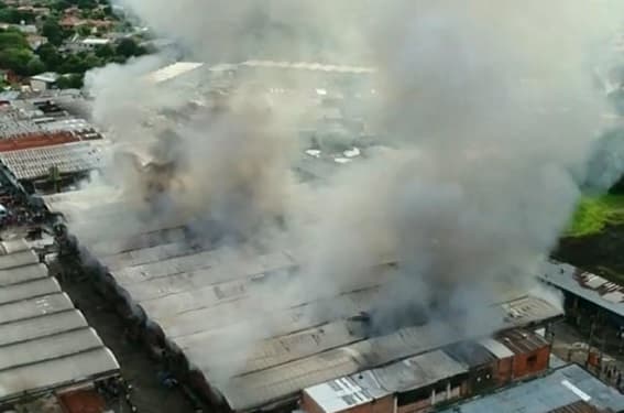 Fuego se reaviva en el Abasto