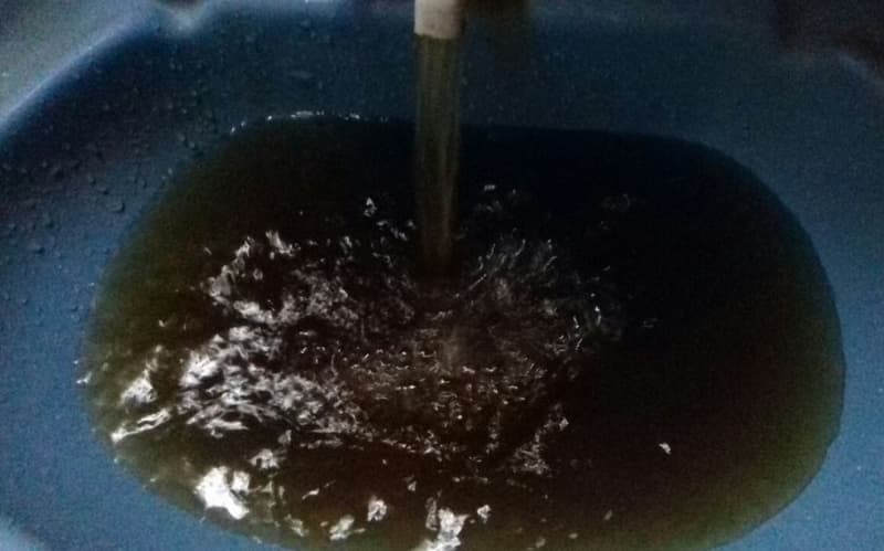 Usuarios de Essap denuncian provisión de agua turbia