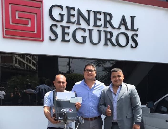 Seguro de Embajada de EE.UU. resarce a motociclista