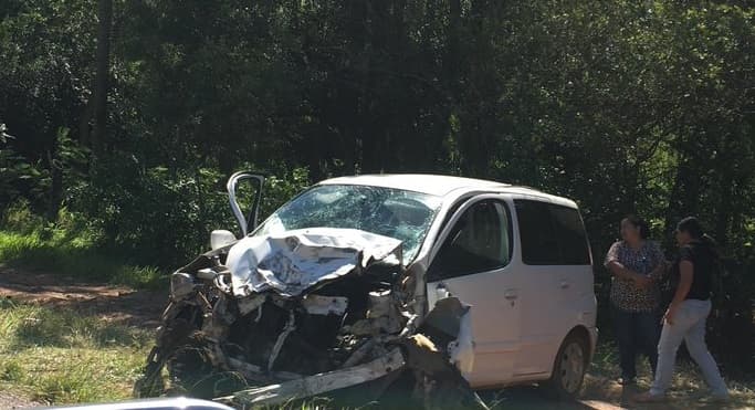 Un fallecido en choque de automóvil contra camión