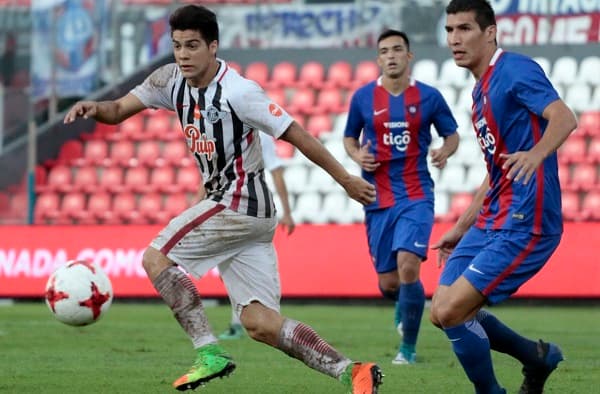 Cerro sufre en el final, pero vence y se ubica en la cima